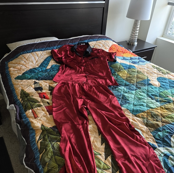 Shimmering Red Satin Pajama Sets. - Picture 4 of 5